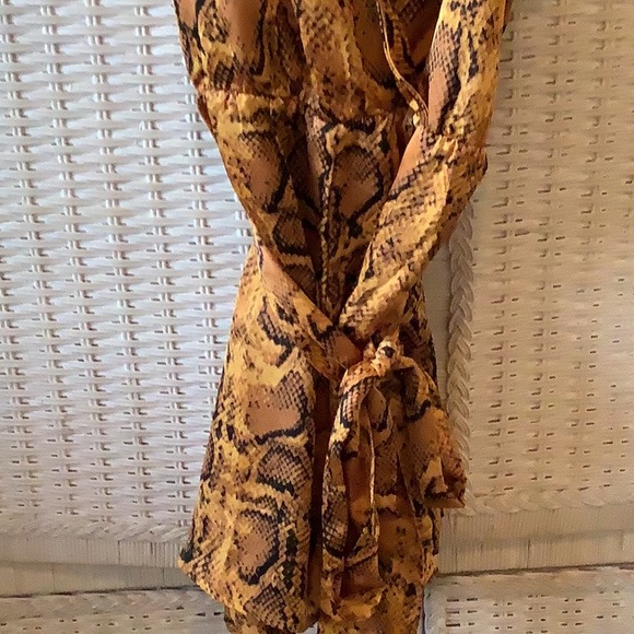 Beautiful Shein Romper πππ - Picture 4 of 6